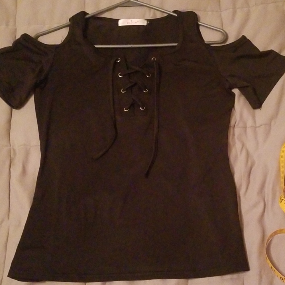 Peek a boo shoulder lace up front Tee